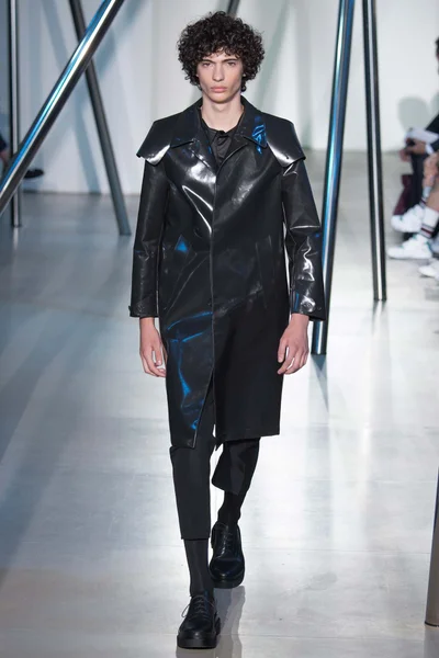Look 28